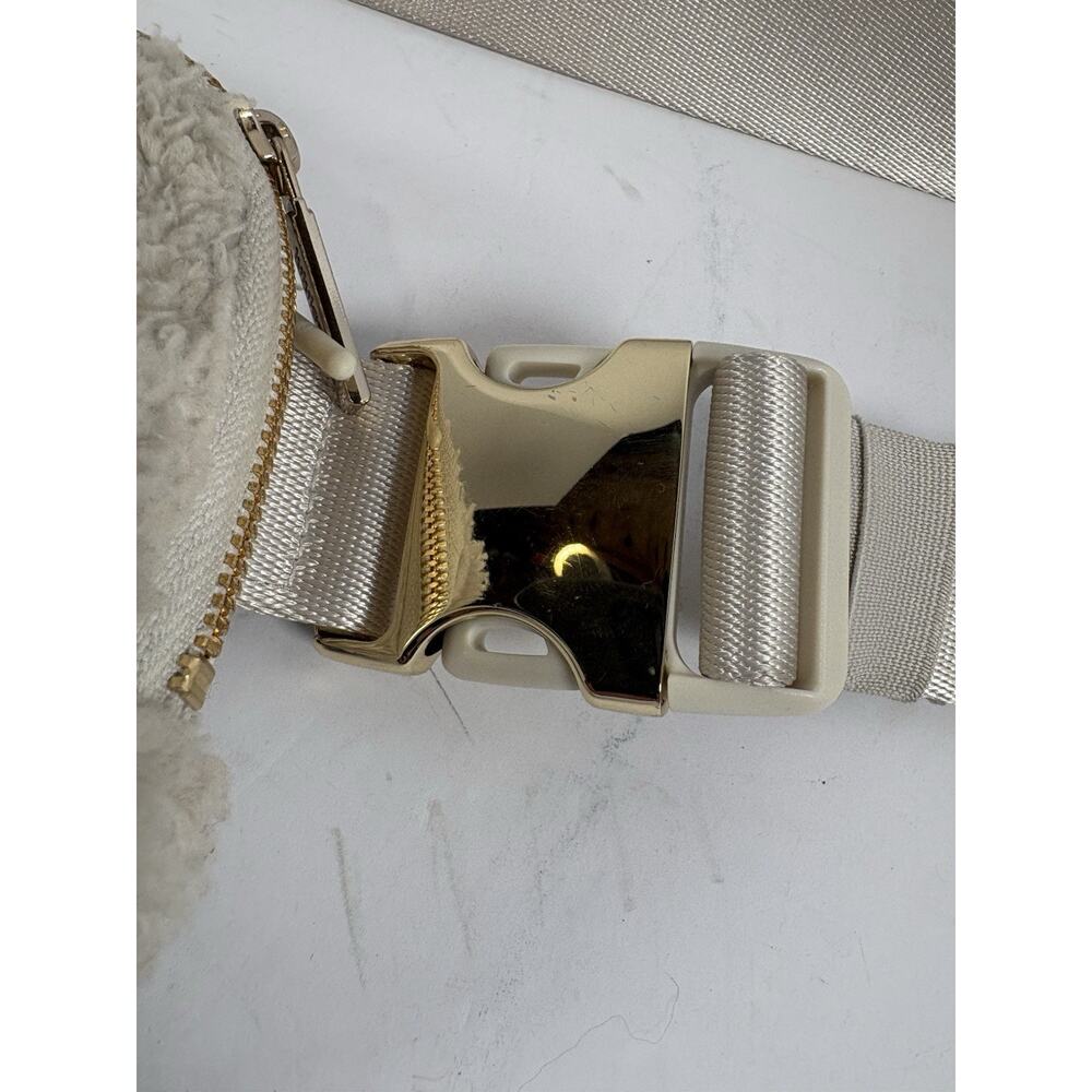 Lululemon Everywhere Belt Bag 1L Fleece White Opal/Gold Beautiful Crossbody - Picture 3 of 9